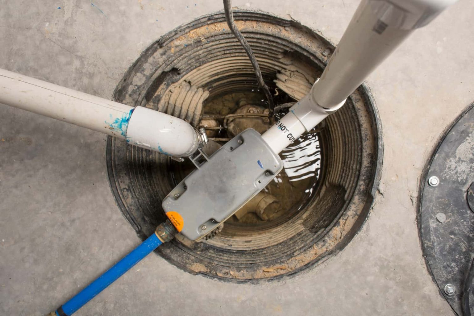 What causes a septic tank to leak